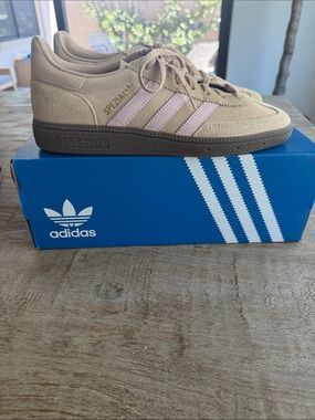 adidas Spezial (never worn) Women's Beige Suede Sneakers with Light Pink Stripes